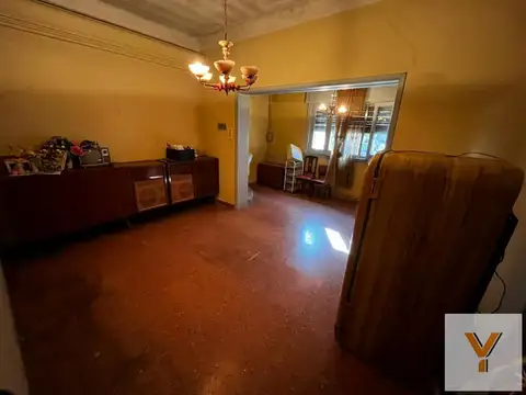 Casa en venta - 2 Dormitorios 1 Baño - Cocheras - 200Mts2 - Temperley