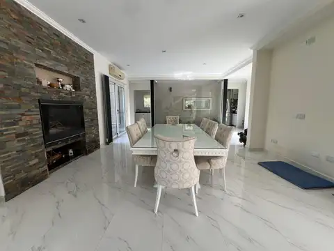 Casa en Alquiler Temporal con 3 cocheras