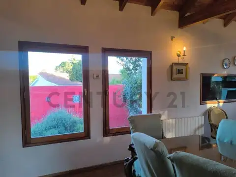 Casa en Venta con 2 cocheras