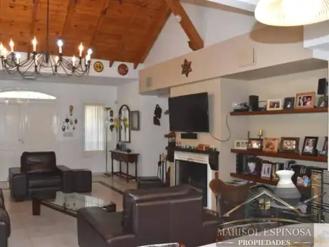 Excelente Casa en venta Parque Leloir