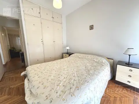 Departamento de 3 ambientes con dependencia. Z/ Plaza Colon. Colon y Arenales. Externo. Balcon.