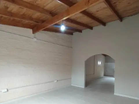 Casa 4 ambientes con 1 baño