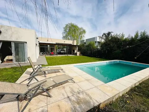 Casa en Venta con 1 cochera