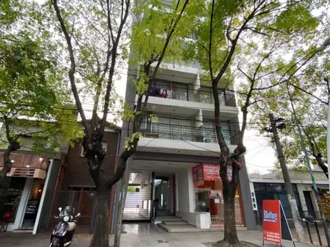 VENTA SEMI PISO 3 AMB PLENO CENTRO DE MERLO CON COCHERA