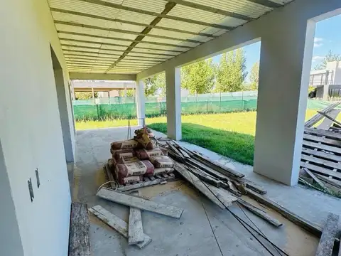 Casa 7 ambientes con 2 baños