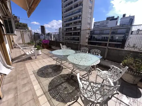 Tríplex en venta en Recoleta: 5 dormitorios, terraza con quincho y parrilla, 2 cocheras