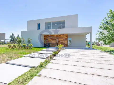 Casa en Alquiler Temporal con 2 cocheras