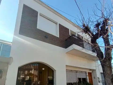 HERMOSA CASA MULTIFAMILIAR  EN VENTA SOBRE ALFREDO GUIDO al 3700