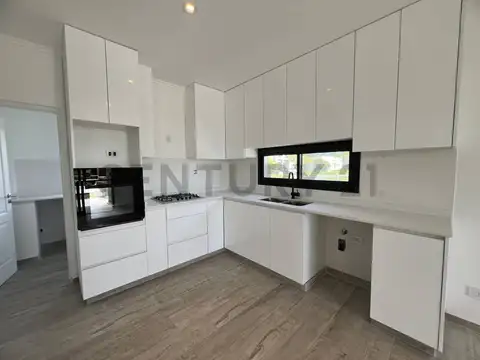 Venta de casa 5 ambientes 4 dormitorios en una planta San Matias Escobar - planta baja a estrenar