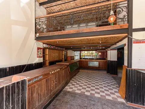 Venta Local Comercial con oficinas sobre lote propio en Belgrano.