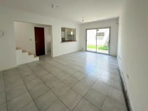 DEPARTAMENTO DE 2 DORMITORIOS CON JARDIN Y PARRILLERO EN REPÚBLICA DE LA SEXTA