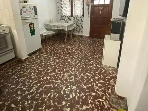 Casa 7 ambientes con 2 baños