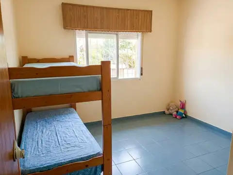 Casa 5 ambientes con 1 baño