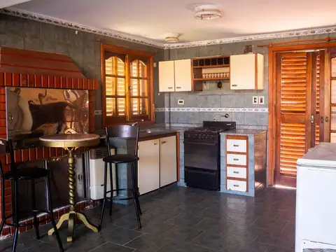 Venta casa 4 ambientes estilo colonial P. Mogotes