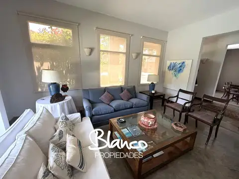 Casa 5 ambientes con 3 baños