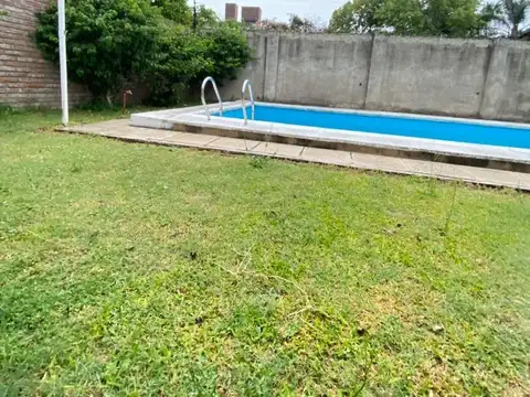 Casa en Venta con 3 cocheras