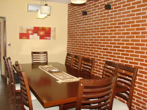 Casa 4 ambientes con 5 baños