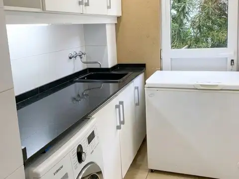 Casa 6 ambientes con 2 baños
