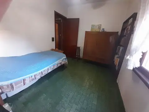 VENTA CASA 4 AMB GERLI A 3 CUAD. DE H. YIRIGOYEN