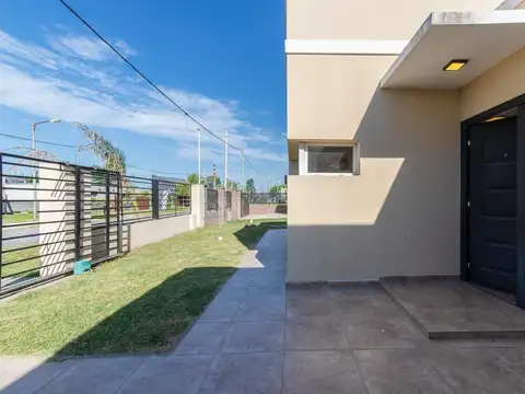 Casa 3 ambientes con 1 baño