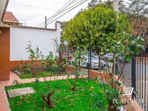 Casa 5 ambientes con 1 baño