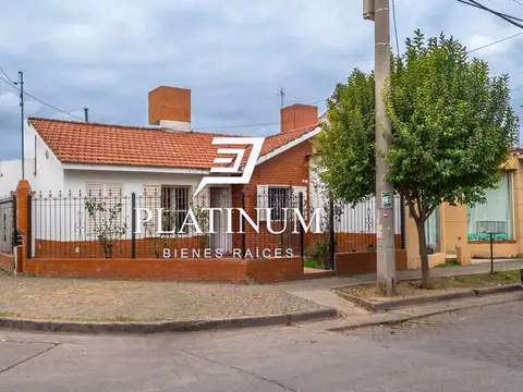 Casa en venta c/ cochera en San Carlos