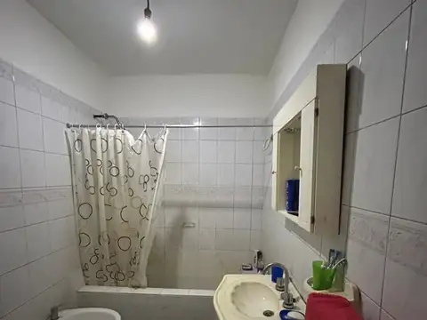 CASA EN VENTA CON LOCALES, villa de mayo