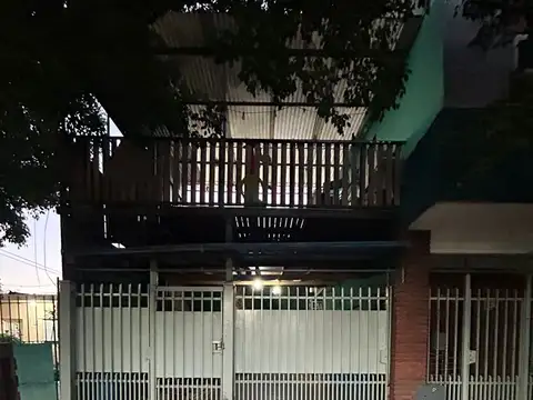 CASA EN VENTA CON LOCALES, villa de mayo