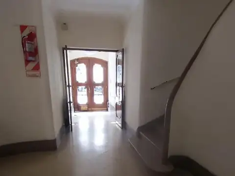 Local + departamento 2 Amb chico Planta Baja con patio