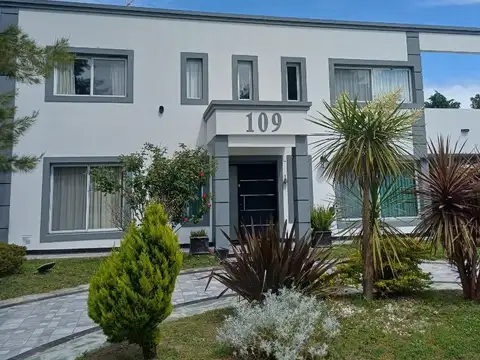 Casa 6 ambientes con 5 baños