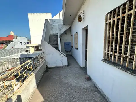 VENTA - CASA MULTIFAMILIAR A REFACCIONAR - VILLA MADERO