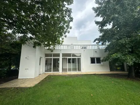 Casa en Alquiler en La Masia, USD 1.500