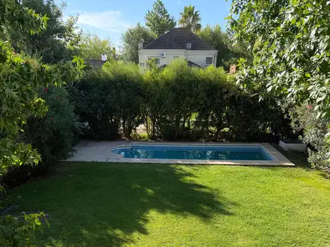 Casa 6 ambientes con 2 baños