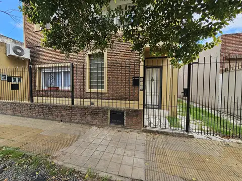 PH 3 ambientes con patio, espacioso y luminoso- En Venta