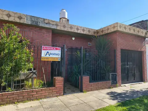 Casa 3 ambientes en alquiler – Villa Tesei, Hurlingham