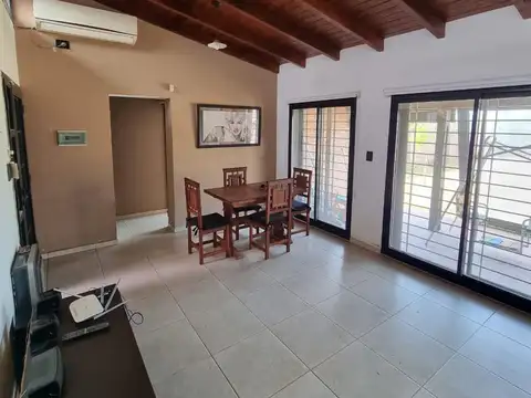 Casa 5 ambientes con 1 baño