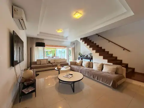 Casa en venta en lote central en Las Orquideas - EN EXCLUSIVA