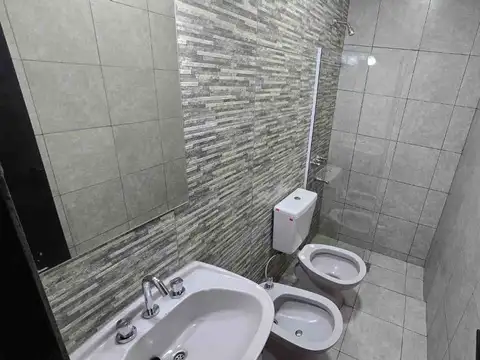 CASA EN VENTA EN RECONQUISTA ( 4BV)