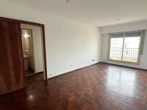 Amplio departamento de 1 dormitorio con cochera