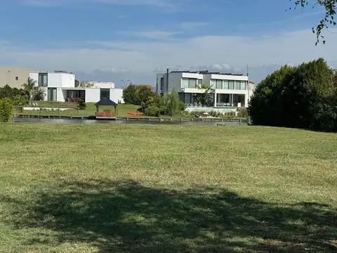 Terreno en Venta de 913,0 m2