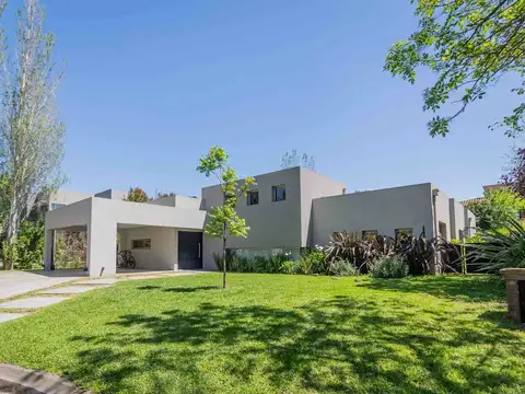 Casa Venta  3 dorm y escritorio St Mathew's Pilar