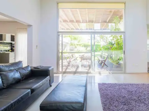 Casa Venta  3 dorm y escritorio St Mathew's Pilar