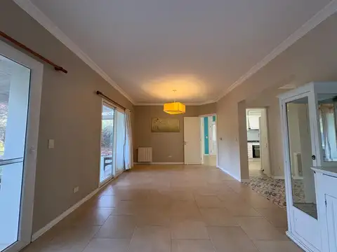 Casa en Venta con 3 cocheras