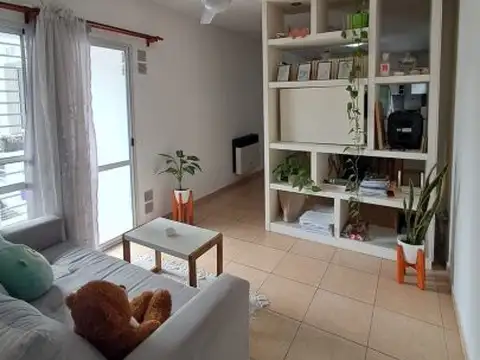VENDO 1RO ESCALERA CON COCHERA