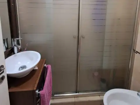 VENDO 1RO ESCALERA CON COCHERA