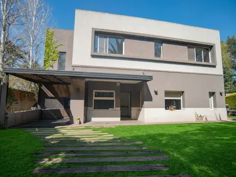 Del Facón 1100