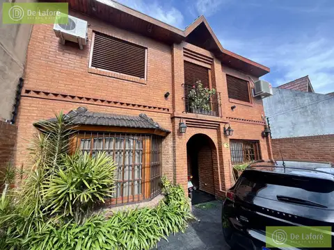 VENTA - Chalet de 4 ambientes en dos plantas en Boulogne, con pileta, quincho y suite con vestidor!
