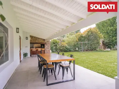 Casa en Venta con 4 cocheras