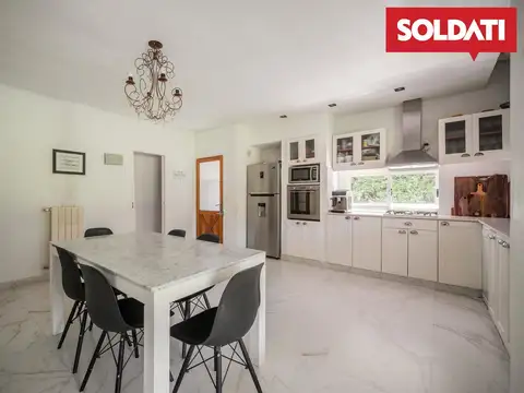 Casa 5 ambientes con 2 baños