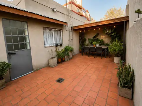EXCELENTE PH A RECICLAR 2 plantas con patio y terraza